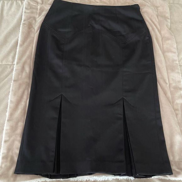 Victoria's Secret Dresses & Skirts - EUC Body by Victoria grey pencil skirt size 2